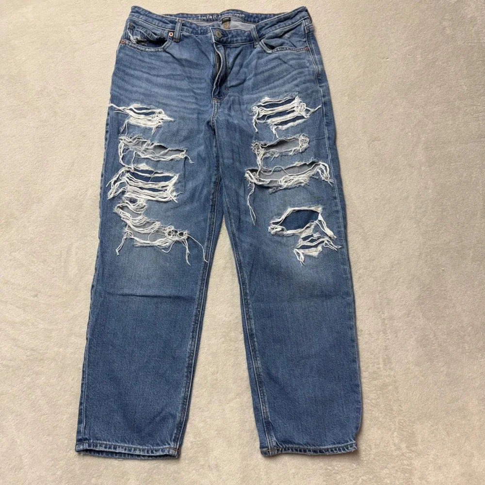 American Eagle Strigid Mom Jeans Womens 14 Short Blue Distressed High Rise Denim